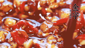 加入蒜末后攪拌均勻，讓每一種味道更加融合。(這個醬汁是不是看起來很誘人啊^_^)