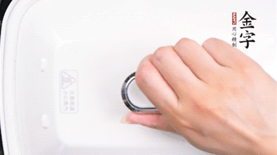 大火煮開后，再上鍋中火蒸20分鐘，出鍋后撒上蔥花。