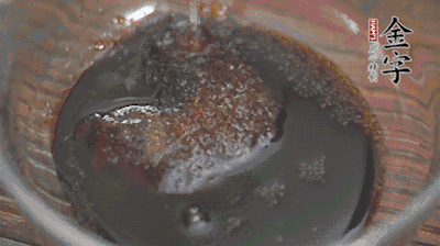 調(diào)配醬汁：耗油、生抽、老抽、糖、鹽、清水?dāng)嚢杈鶆颉?>
					</div>
					<span>步驟 3/5</span>
					<p>調(diào)配醬汁：耗油、生抽、老抽、糖、鹽、清水?dāng)嚢杈鶆颉?/p>
				</li><li>
					<div   id=