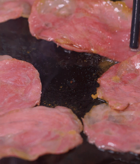 金字淡火腿用黃油/橄欖油煎熟。