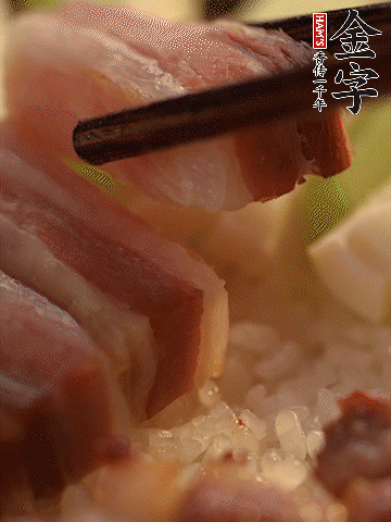 轉小火，繼續蓋蓋子燜2-3分鐘。