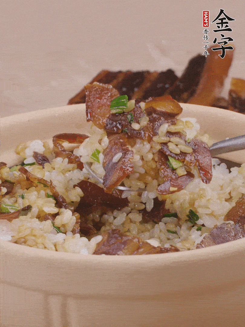 揭蓋后撒點蔥花裝飾，趁熱拌勻。