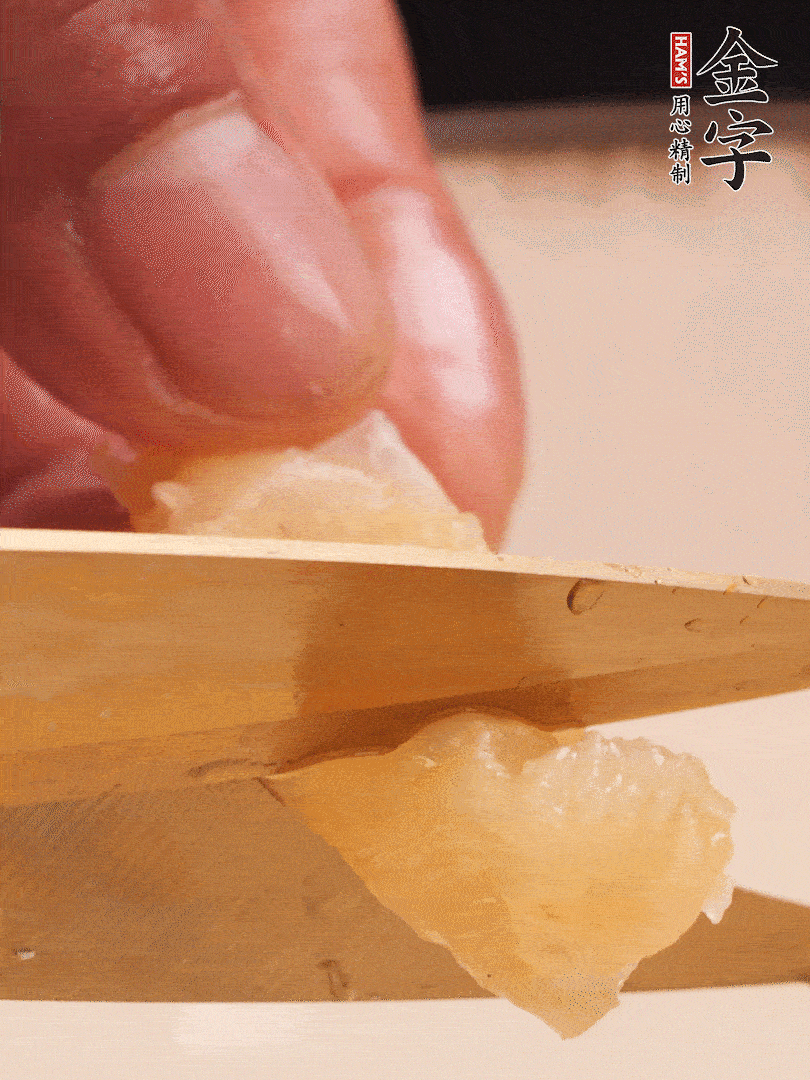 取出放入清水中，清洗表面，再剪成小段