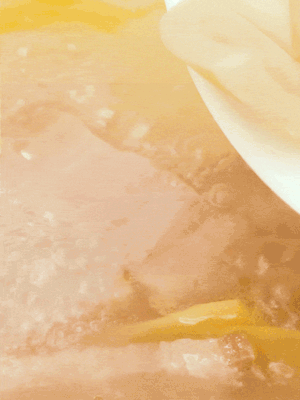 金字咸肉、火腿、春筍 通通放入鍋中小煮30分鐘