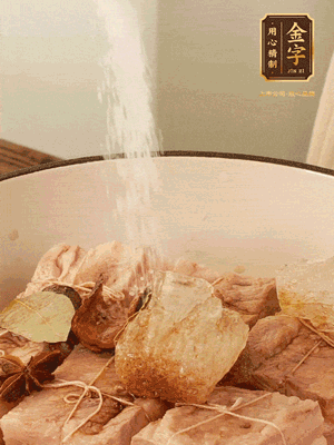 加水沒過，大火煮開轉小火慢燉2小時，煮到收汁