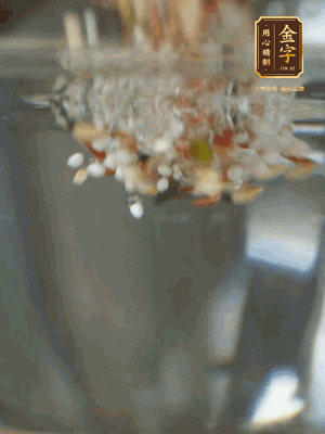 雜糧提前浸泡6小時，洗凈后下砂鍋