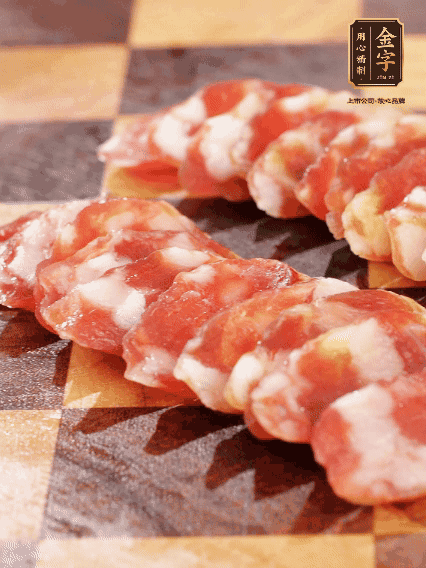 金字香腸切片，蘆筍去皮切丁