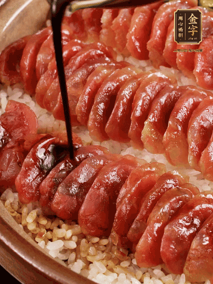 淋上醬汁攪拌均勻
調一個醬汁：生抽2匙、老抽半匙、蠔油半匙、白砂糖1/3匙、雞精1/3匙、香油5滴、水1匙